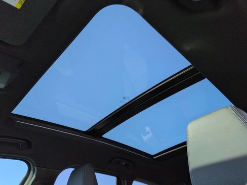 Used 2025 BMW X1 xDrive28i w/ Technology Package image 28