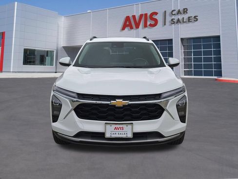 Used 2025 Chevrolet Trax LT w/ LT Convenience Package FWD image 2