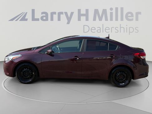Used 2018 Kia Forte LX FWD image 2