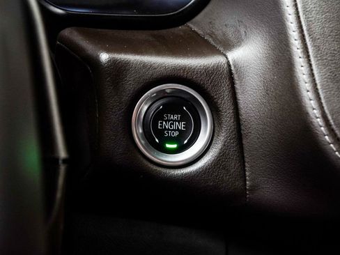 Used 2024 Chevrolet Suburban LT RWD image 35