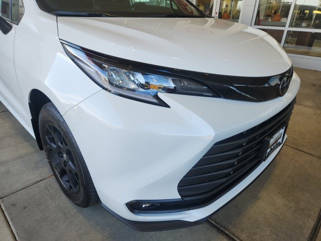 New 2026 Toyota Sienna XLE Woodland Edition AWD/4WD image 8