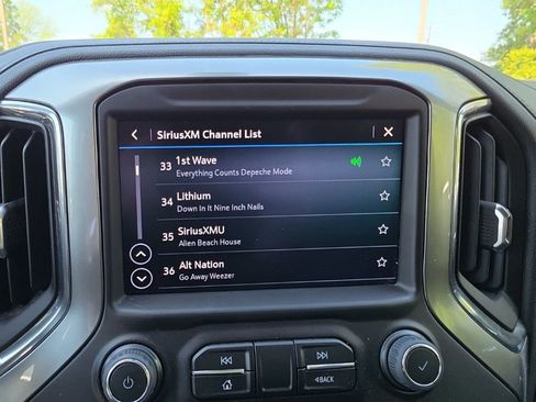 Used 2021 Chevrolet Silverado 1500 LT w/ Z71 Off-Road Package AWD/4WD image 16