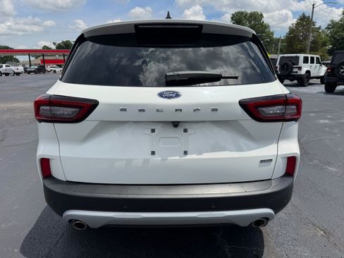 Used 2023 Ford Escape SE FWD image 6