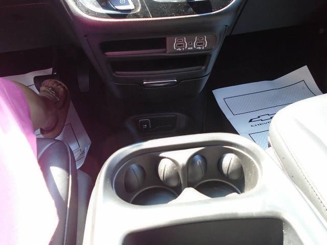 Used 2025 Chrysler Pacifica Select FWD image 15