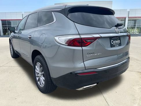 Used 2023 Buick Enclave Essence AWD/4WD image 3