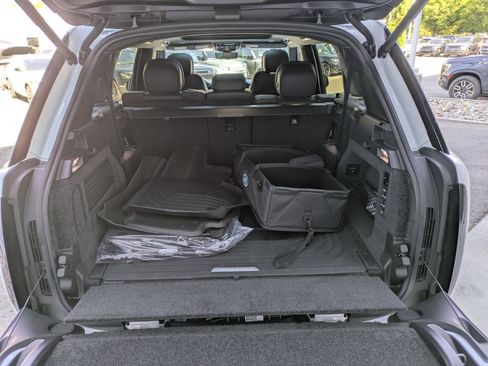 Used 2025 Land Rover Range Rover Long Wheelbase SE image 29