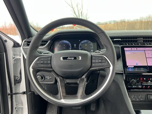 Used 2024 Jeep Grand Cherokee Limited w/ Luxury Tech Group II image 33