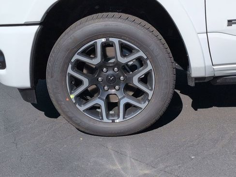 New 2026 RAM 1500 Laramie AWD/4WD image 9