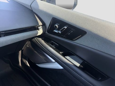 Used 2025 Cadillac Optiq Luxury 1 AWD/4WD image 27