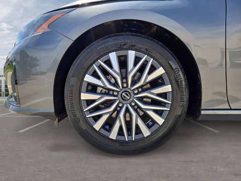 Used 2025 Nissan Altima 2.5 SV FWD image 10