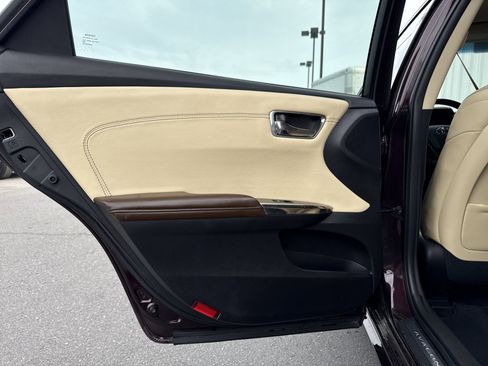 Used 2013 Toyota Avalon Limited image 20