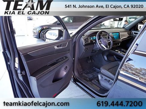 Used 2024 Volkswagen Atlas Cross Sport SE FWD image 34
