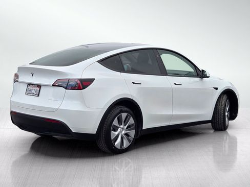 Used 2023 Tesla Model Y Long Range AWD/4WD image 4