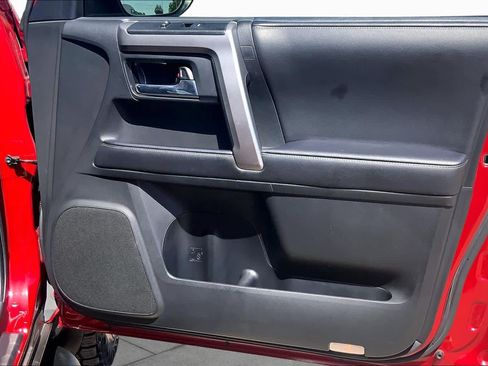 Used 2022 Toyota 4Runner SR5 Premium w/ Moonroof Package AWD/4WD image 22