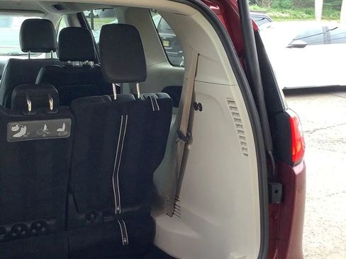 Used 2020 Chrysler Pacifica Touring-L image 19