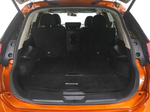 Used 2018 Nissan Rogue SV w/ Premium Package image 17