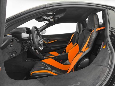 Used 2026 McLaren 750S Spider RWD image 13