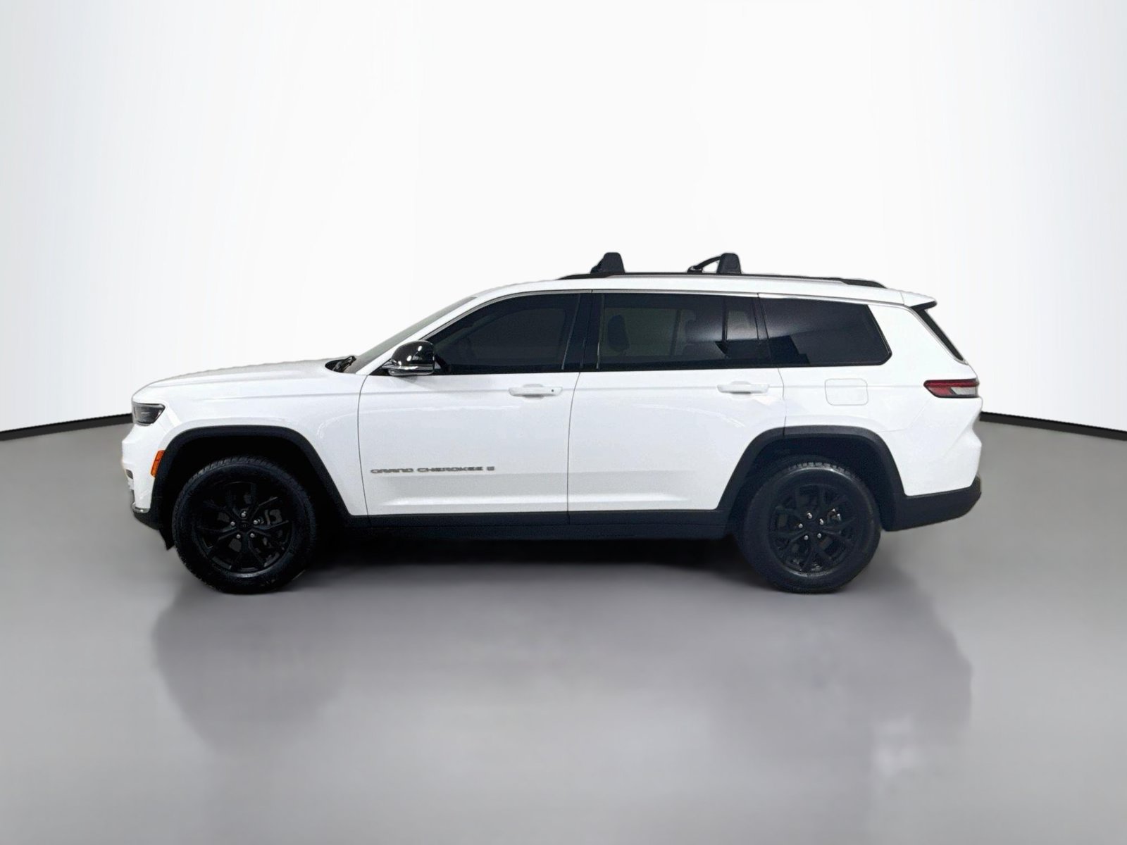 Used 2022 Jeep Grand Cherokee L Limited AWD/4WD image 2