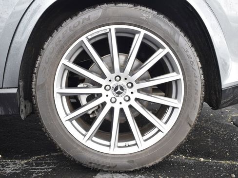 Used 2025 Mercedes-Benz GLS 580 4MATIC image 9