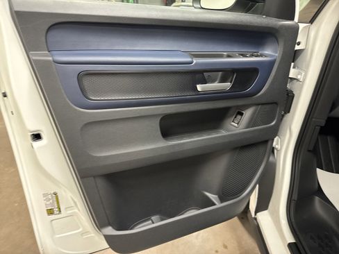 New 2025 Volkswagen ID. Buzz Pro S image 16