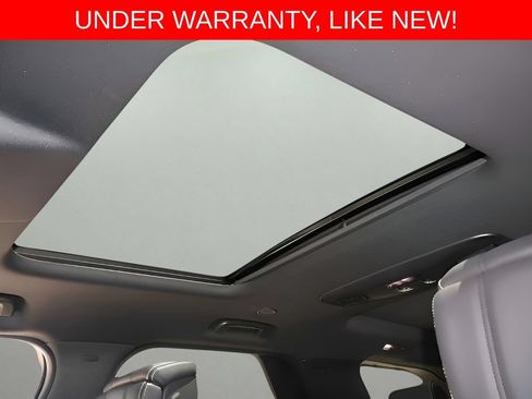 Used 2025 Land Rover Discovery Dynamic SE AWD/4WD image 27