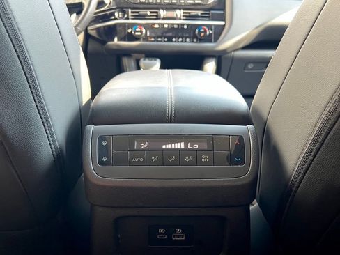 Used 2025 Nissan Pathfinder SL FWD image 22