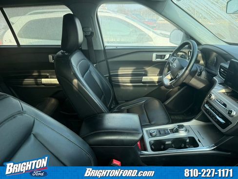 Used 2021 Ford Explorer XLT w/ Equipment Group 202A image 4