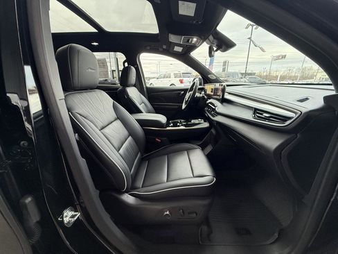 Used 2025 Buick Enclave Avenir w/ Super Cruise Package image 31