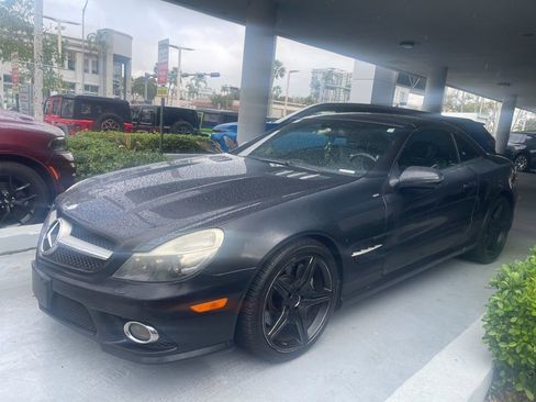 Used 2011 Mercedes-Benz SL 550 image 2