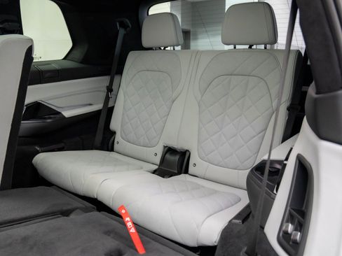 Used 2024 BMW X7 xDrive40i image 19