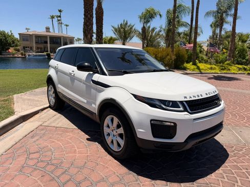 Used 2017 Land Rover Range Rover Evoque SE AWD/4WD image 37