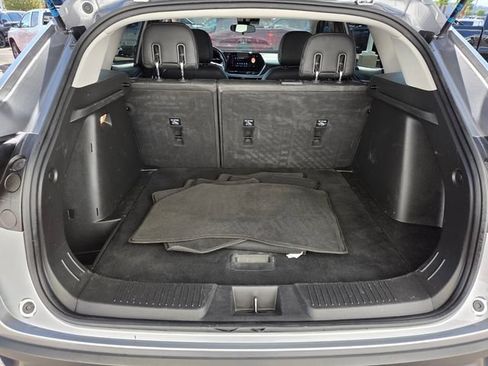 Used 2025 Chevrolet Trax LT w/ LT Convenience Package FWD image 13