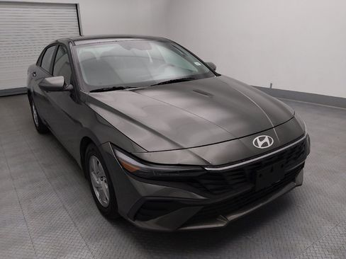 Used 2025 Hyundai Elantra SE FWD image 14