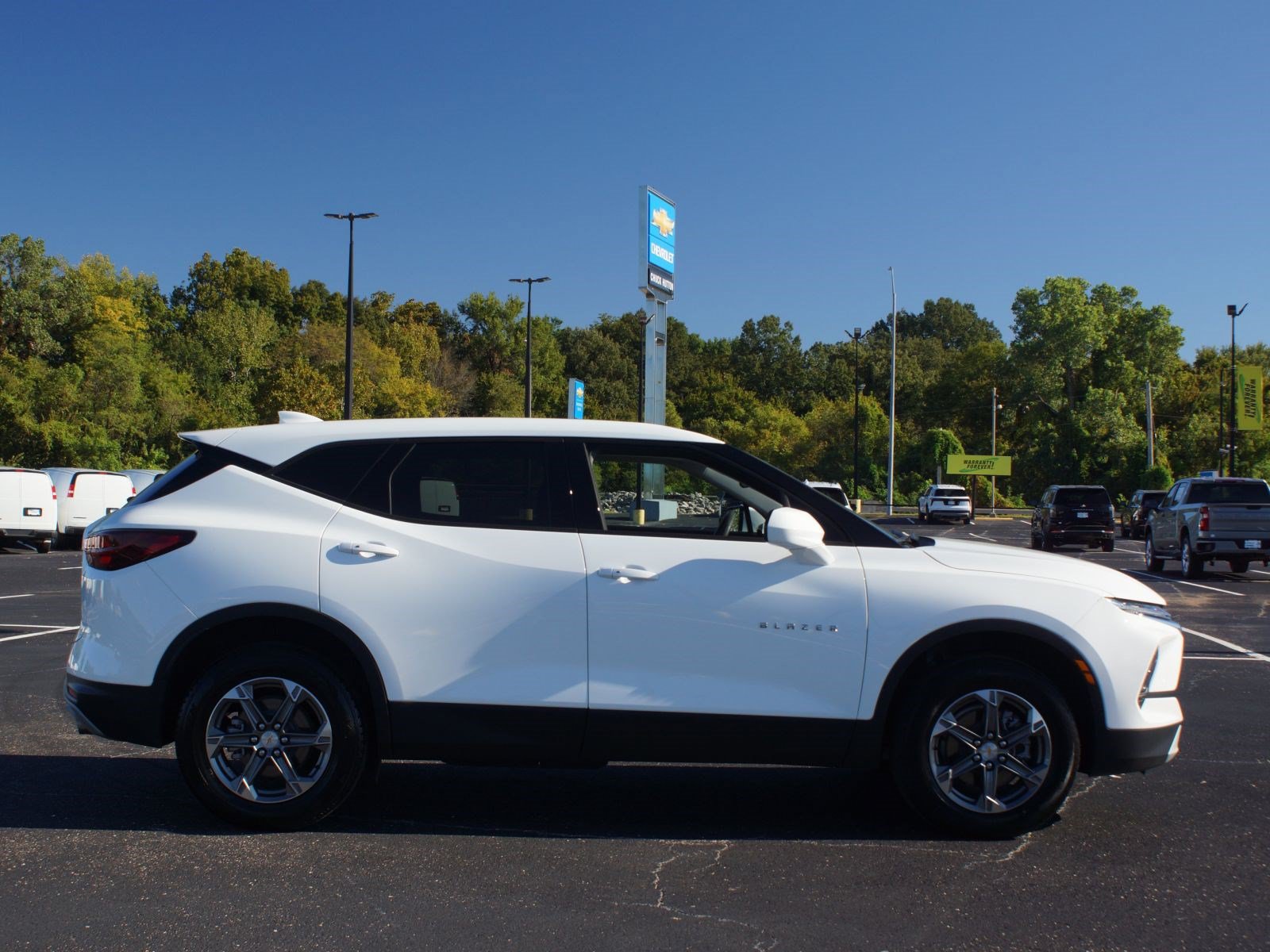 Used 2026 Chevrolet Blazer LT FWD image 19
