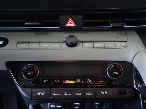 Used 2025 Hyundai Elantra Limited image 20