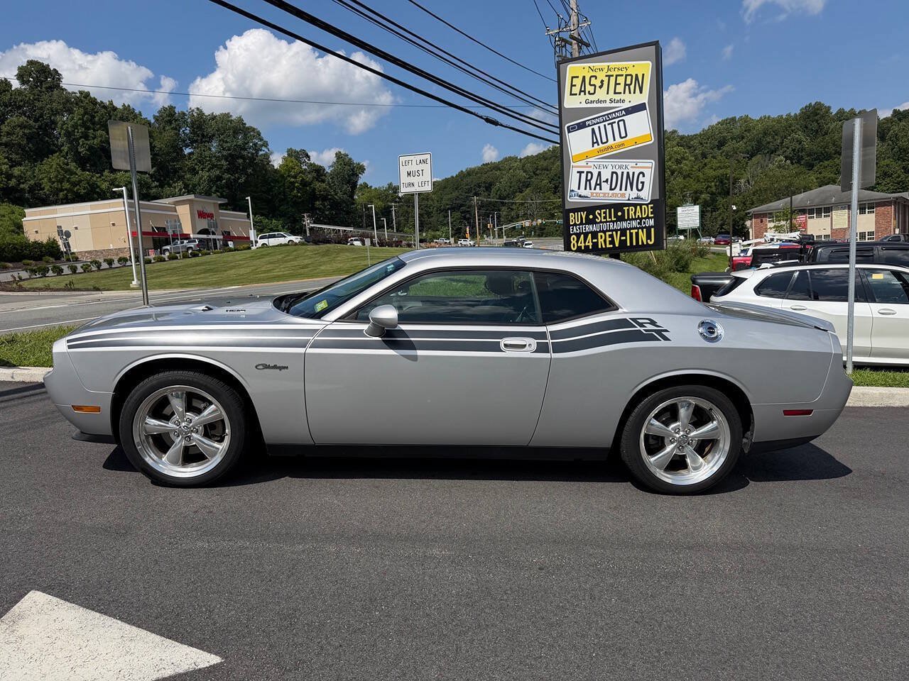 Used 2010 Dodge Challenger R/T RWD image 3