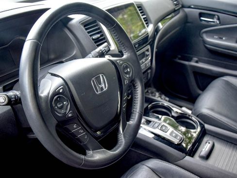 Used 2018 Honda Pilot Touring image 22