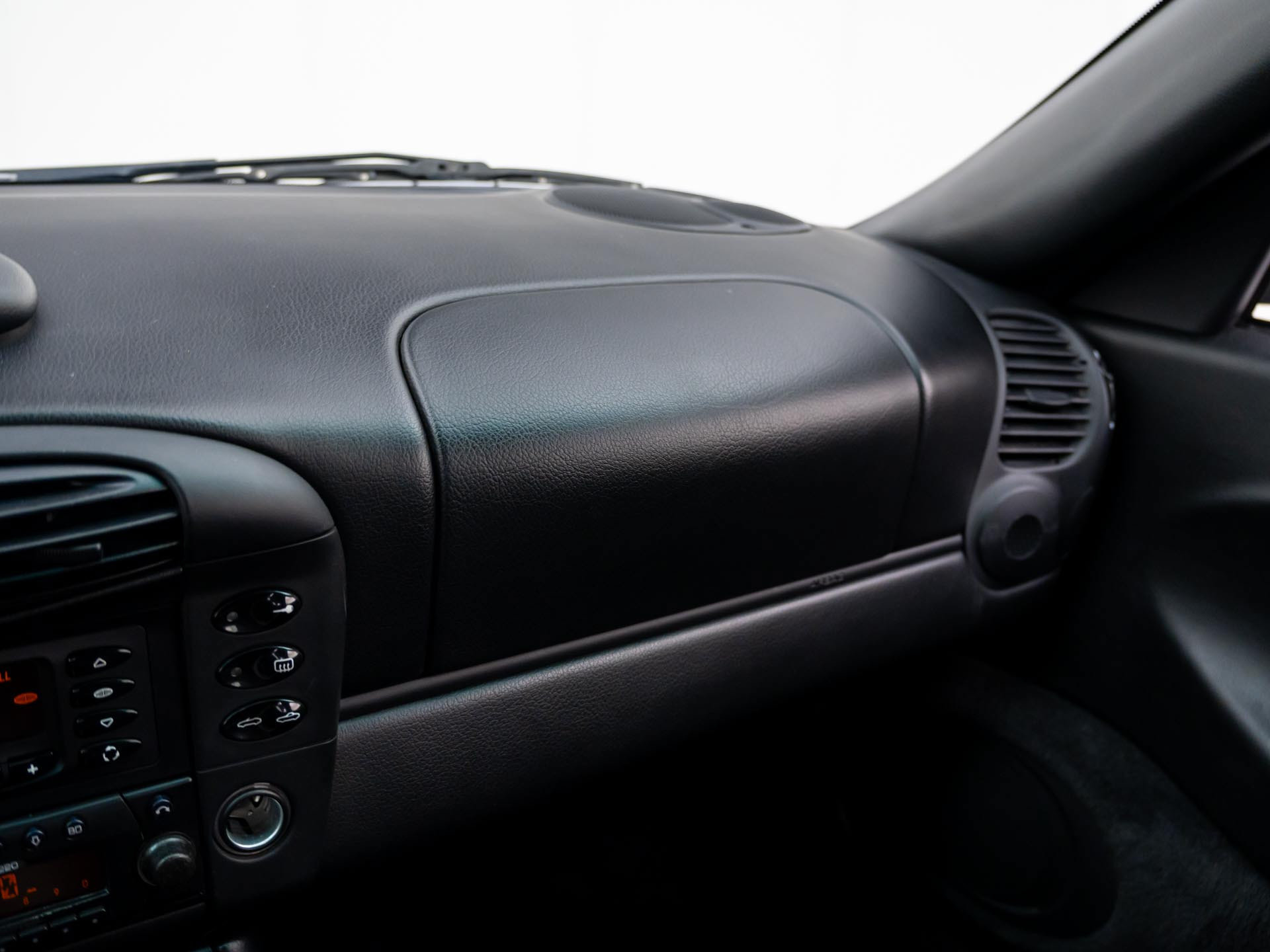 Used 2000 Porsche 911 Carrera RWD image 25