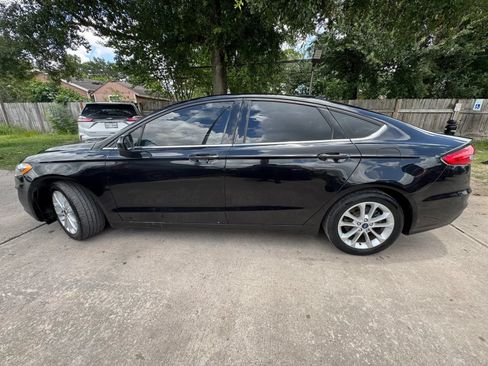 Used 2019 Ford Fusion SE FWD image 9
