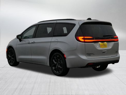 New 2026 Chrysler Pacifica Select w/ S Appearance Package image 3