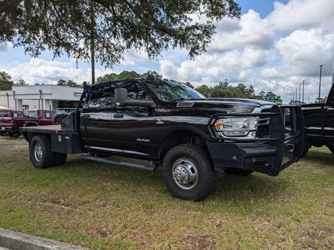 Used 2022 RAM 3500 Tradesman w/ Chrome Appearance Group AWD/4WD image 3