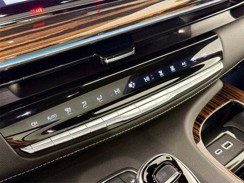 Used 2024 Cadillac Escalade Premium Luxury image 16