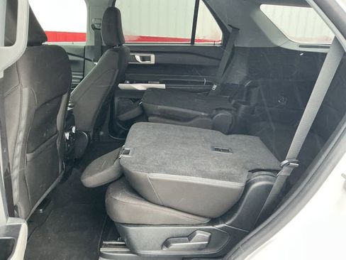 Used 2021 Ford Explorer XLT image 38