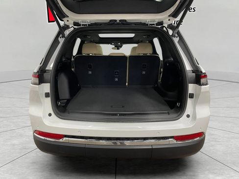 New 2025 Jeep Grand Cherokee Limited w/ Luxury Tech Group II image 18