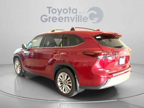 Certified 2024 Toyota Highlander Platinum AWD/4WD image 4