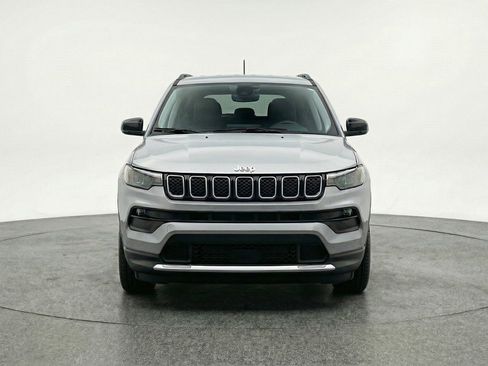 Used 2025 Jeep Compass Limited image 2