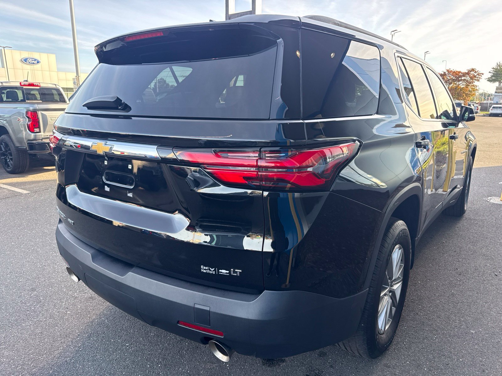 Used 2023 Chevrolet Traverse LT w/ LPO, Cargo Package AWD/4WD image 6
