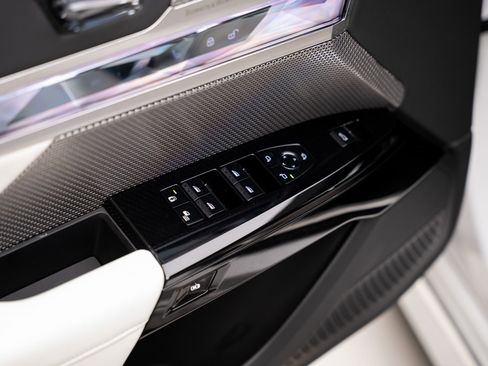 Used 2024 BMW i7 xDrive60 image 55