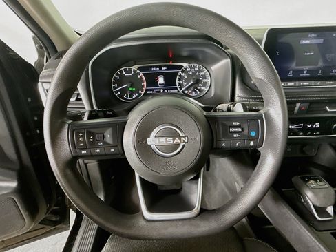 Used 2024 Nissan Rogue SV FWD image 11