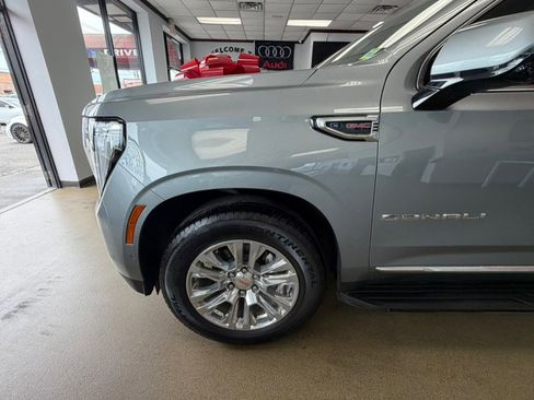 Used 2025 GMC Yukon Denali AWD/4WD image 9